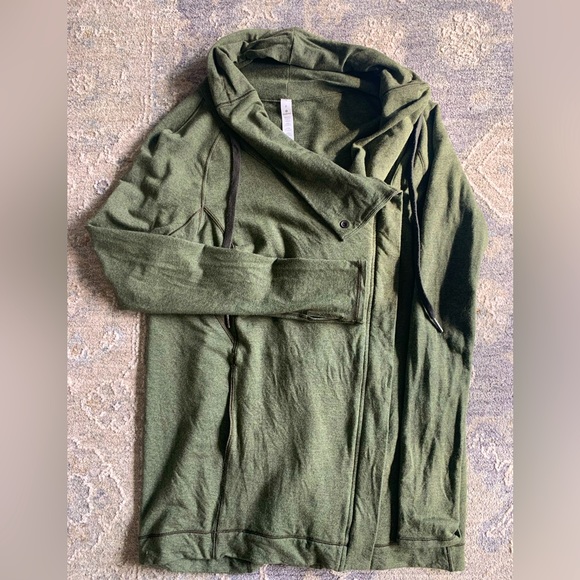 Lululemon Coast Easy Wrap (size 6) EUC - Picture 1 of 7